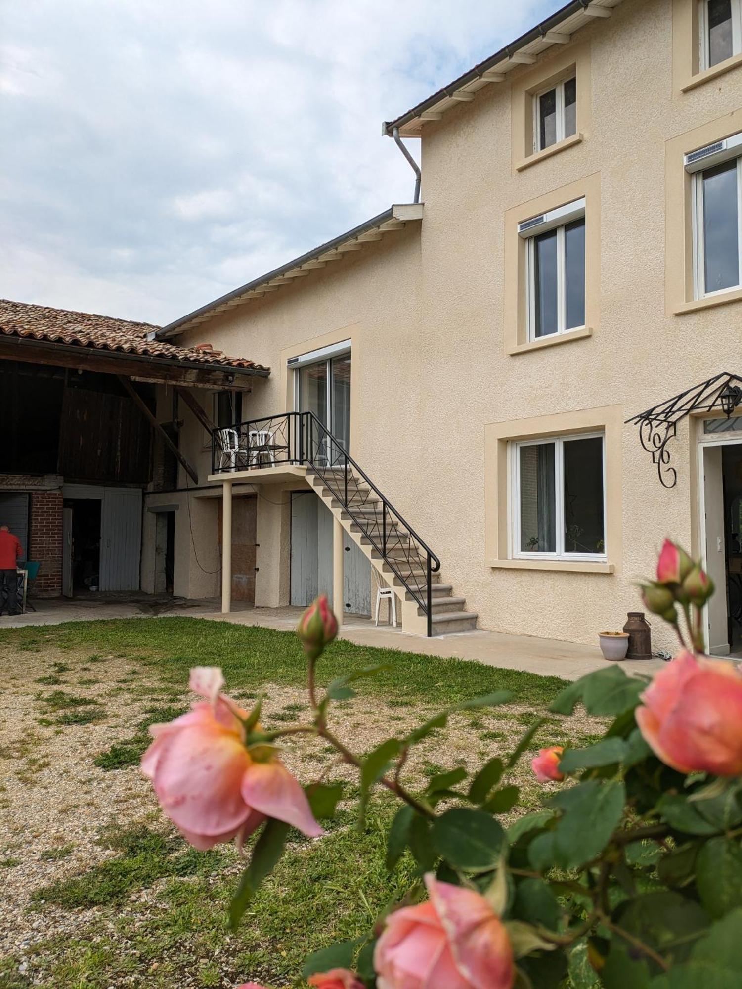 Comme A La Maison Clonas-sur-Vareze Bagian luar foto